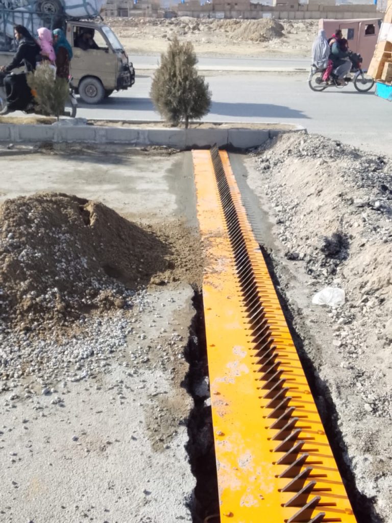 On direction of CMIT, Spikes are being installed on U-Turn of Sariab Road to avoid the traffic violations and minimise accidents caused by violation of one way traffic.